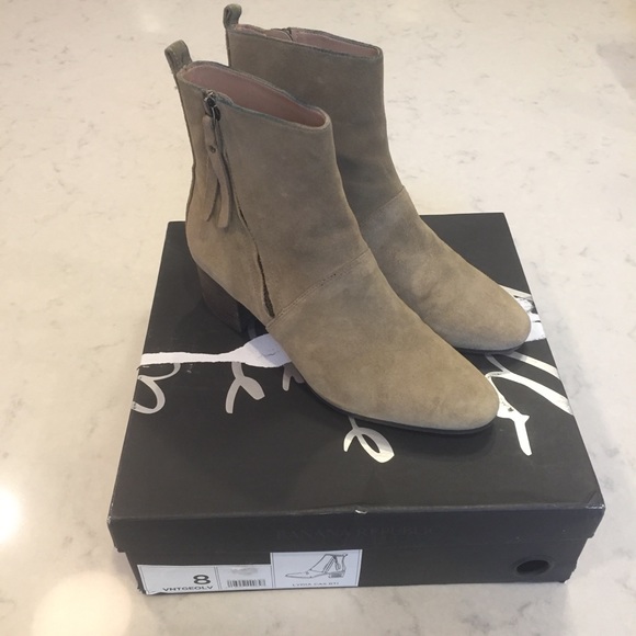 Banana Republic Shoes - Banana Republic tan/olive color bootie.